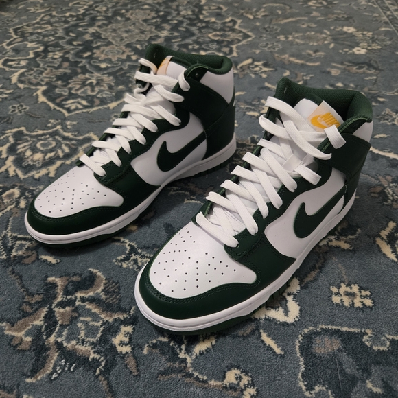 NWOT Nike Dunk High Retro Men's Green and White High-Top Sneakers - Picture 1 of 7